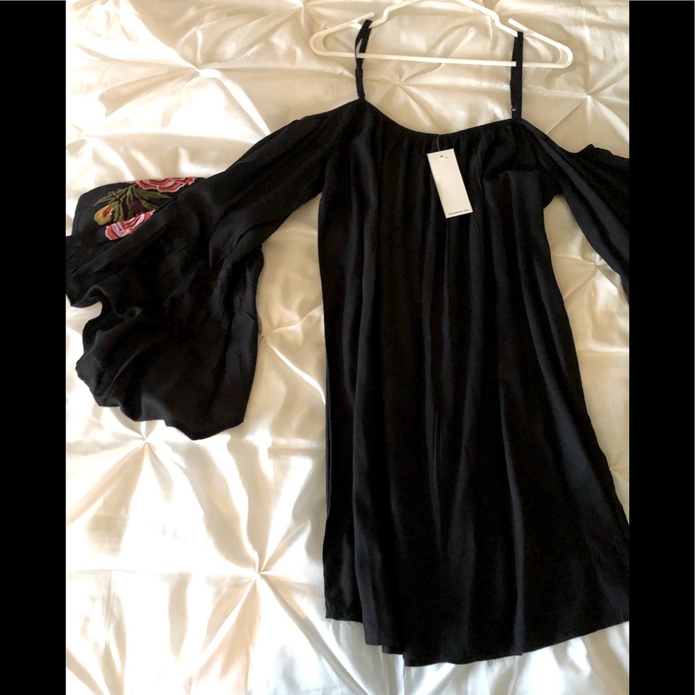 NEW Floral Ruffle Sleeved Dress